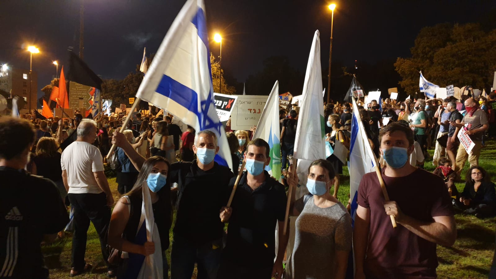 נציגי מטה התנועה מפגינים בשלישי מול הכנסת