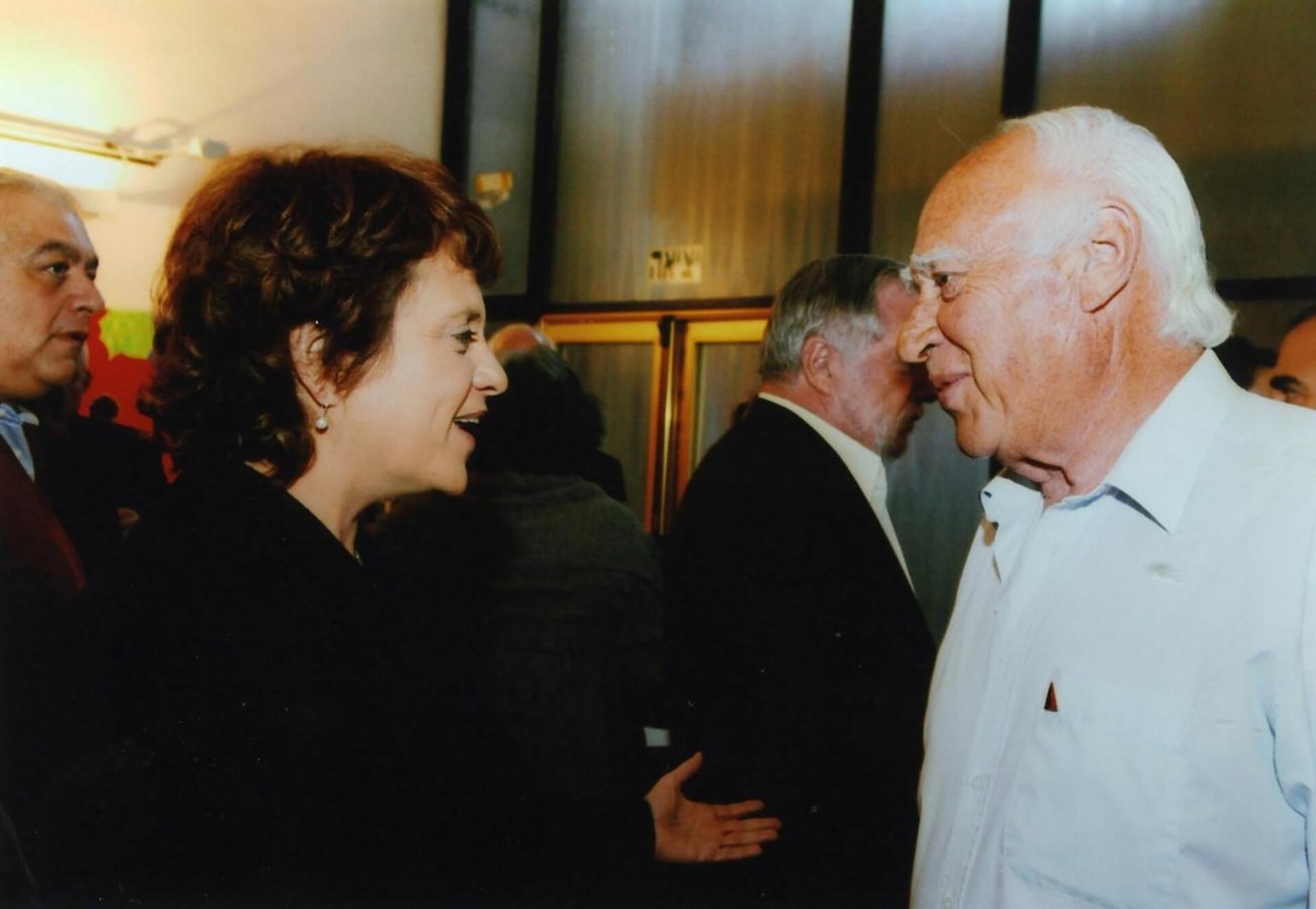 יואל פרנס עם שרת החינוך יולי תמיר בטקס קבלת פרס ישראל בשנת 2007. תמונה מארכיון קיבוץ גבע