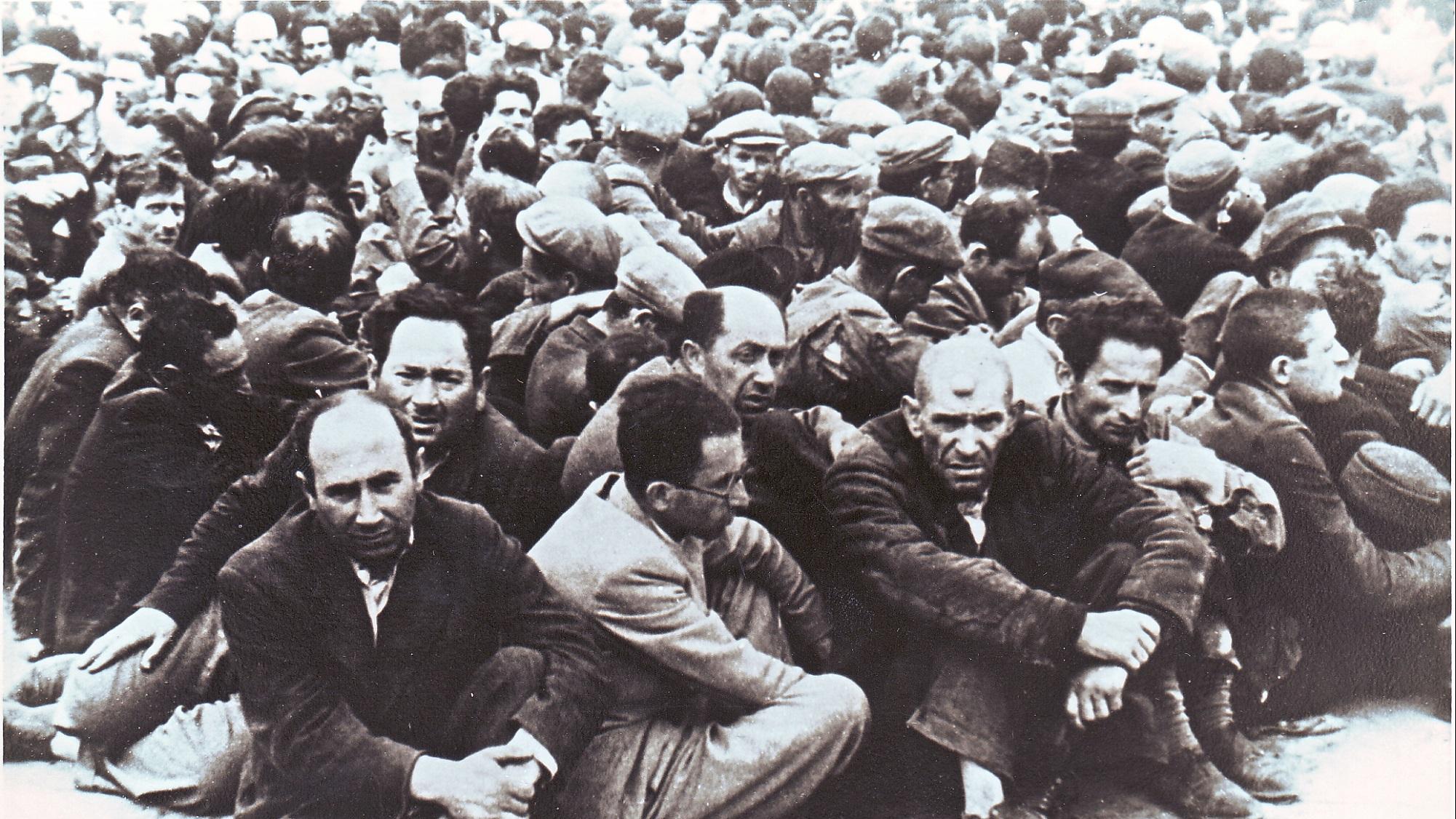 גברים יהודים באוקראינה ממתינים לגירושם, ארכיון מורשת